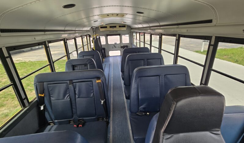 2004 Thomas Freightliner FS-65 w/Handi full
