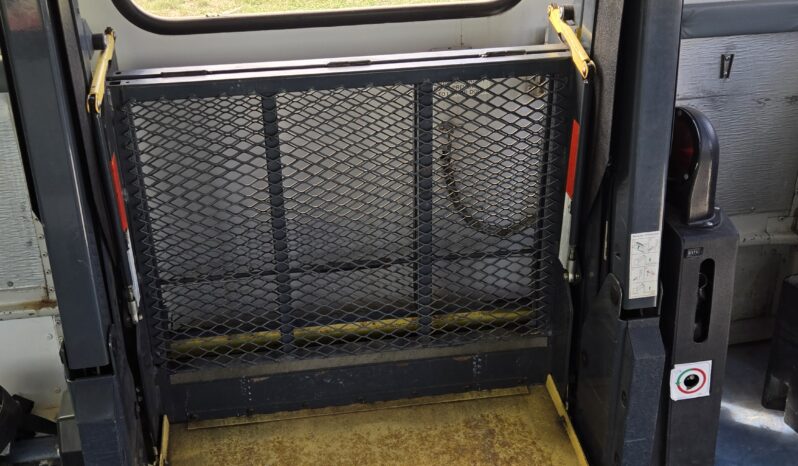 2004 Thomas Freightliner FS-65 w/Handi full