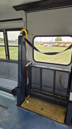 2004 Thomas Freightliner FS-65 w/Handi full