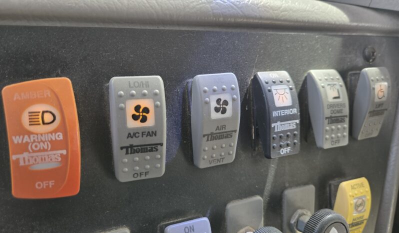 2004 Thomas Freightliner FS-65 w/Handi full
