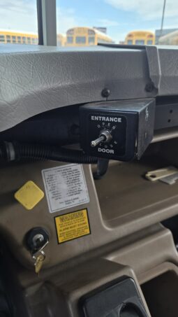 2004 Thomas Freightliner FS-65 w/Handi full