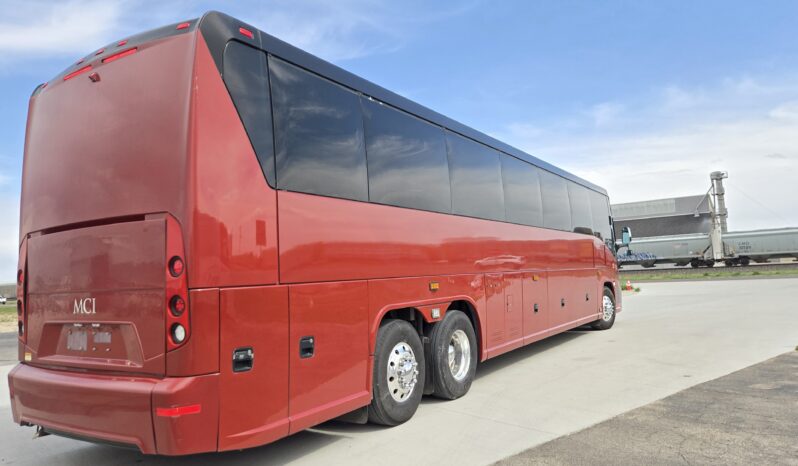 2015 MCI J4500 54pas full