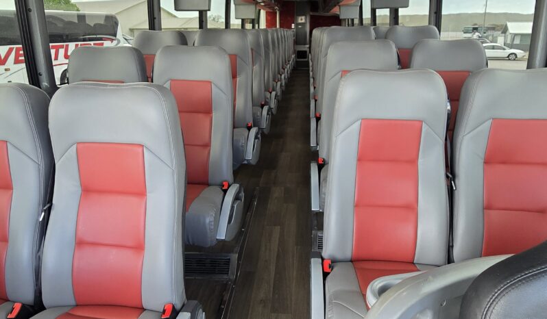 2015 MCI J4500 54pas full
