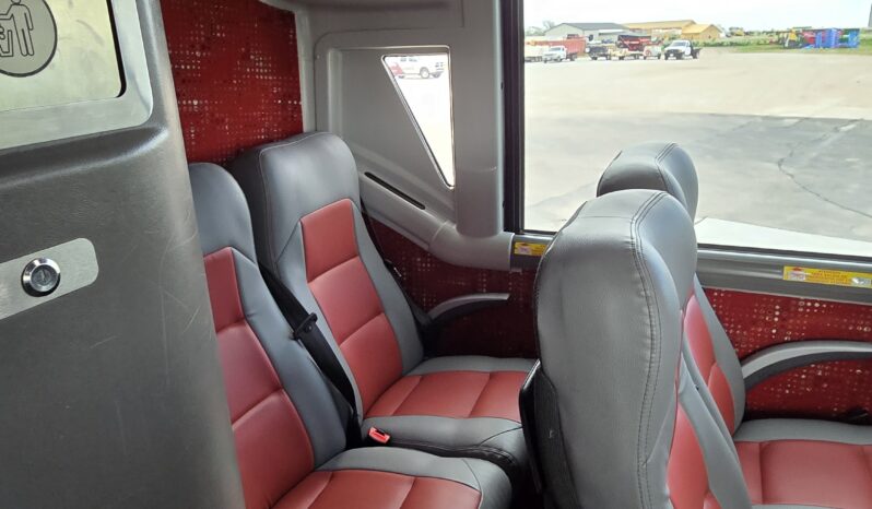 2015 MCI J4500 54pas full