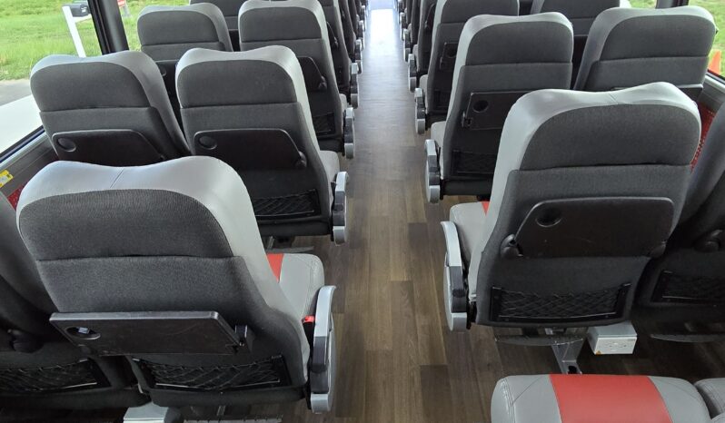 2015 MCI J4500 54pas full