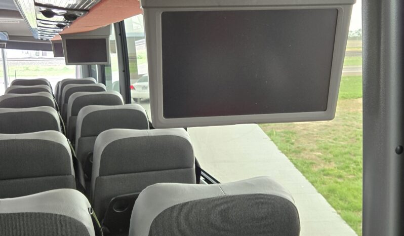 2015 MCI J4500 54pas full