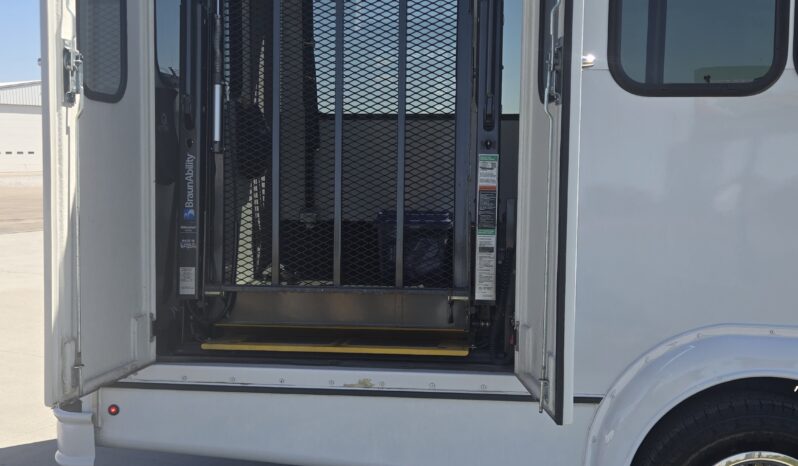 2019 Ford Shuttle E-450 14pas/Handi & only 31kmi full