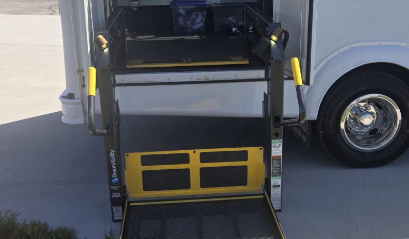 2019 Ford Shuttle E-450 14pas/Handi & only 31kmi full