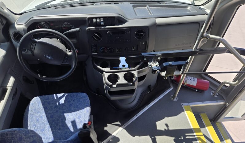 2019 Ford Shuttle E-450 14pas/Handi & only 31kmi full