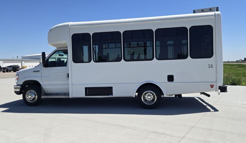 2016 Ford Shuttle Senator 2- E450 W/Handi and Rear Air -14pas full