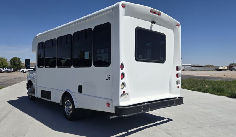2016 Ford Shuttle Senator 2- E450 W/Handi and Rear Air -14pas full
