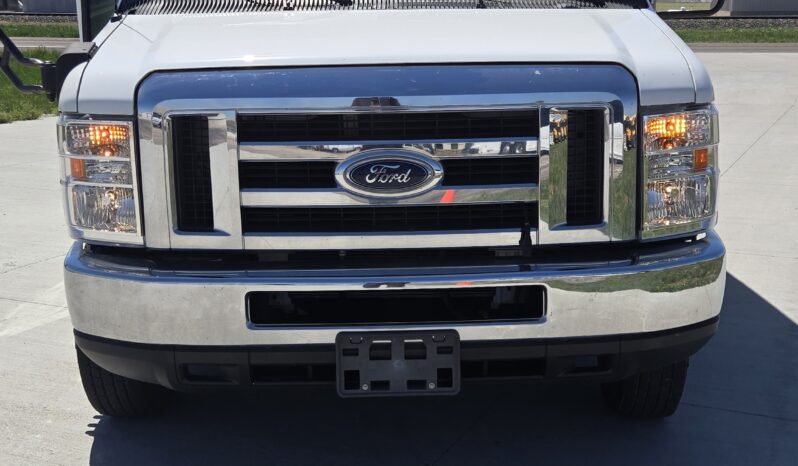 2016 Ford Shuttle Senator 2- E450 W/Handi and Rear Air -14pas full