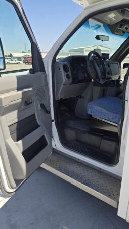 2016 Ford Shuttle Senator 2- E450 W/Handi and Rear Air -14pas full