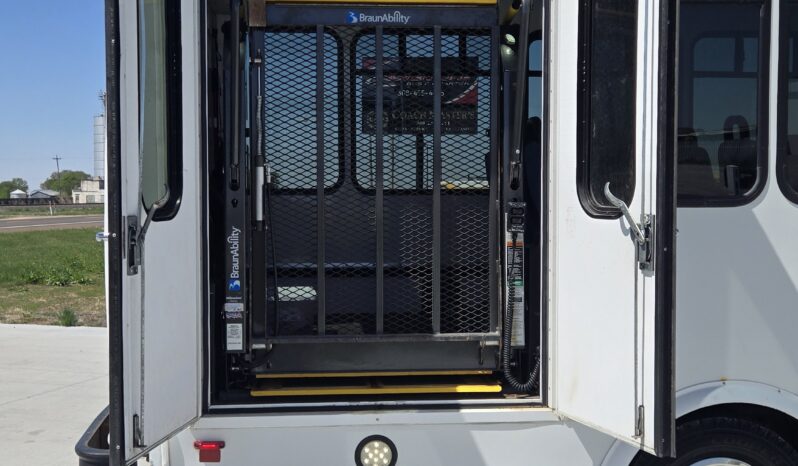 2016 Ford Shuttle Senator 2- E450 W/Handi and Rear Air -14pas full