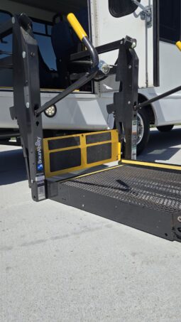 2016 Ford Shuttle Senator 2- E450 W/Handi and Rear Air -14pas full