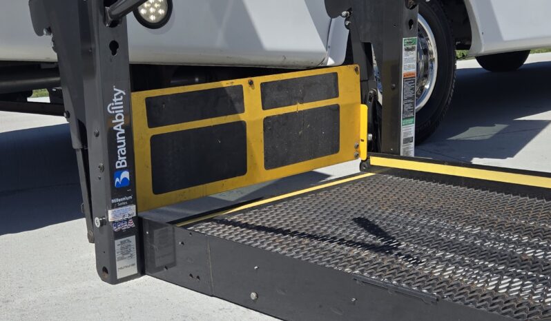 2016 Ford Shuttle Senator 2- E450 W/Handi and Rear Air -14pas full
