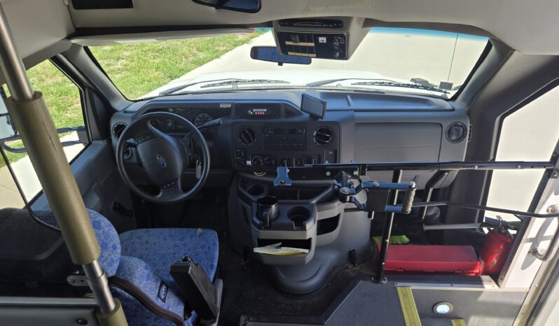 2016 Ford Shuttle Senator 2- E450 W/Handi and Rear Air -14pas full