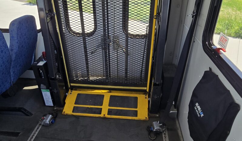 2016 Ford Shuttle Senator 2- E450 W/Handi and Rear Air -14pas full