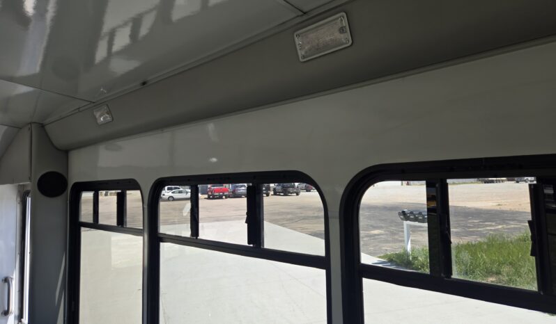 2016 Ford Shuttle Senator 2- E450 W/Handi and Rear Air -14pas full