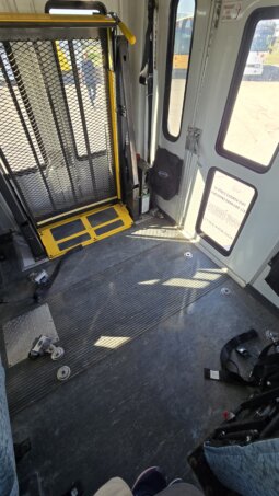 2011 FORD E450 Econo SHUTTLE 20/pass w/Air & Handi full