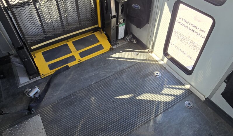 2011 FORD E450 Econo SHUTTLE 20/pass w/Air & Handi full