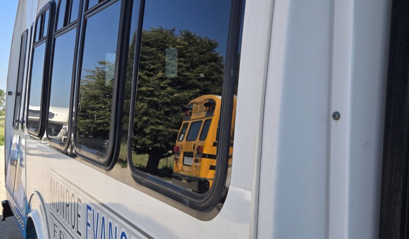 2011 FORD E450 Econo SHUTTLE 20/pass w/Air & Handi full