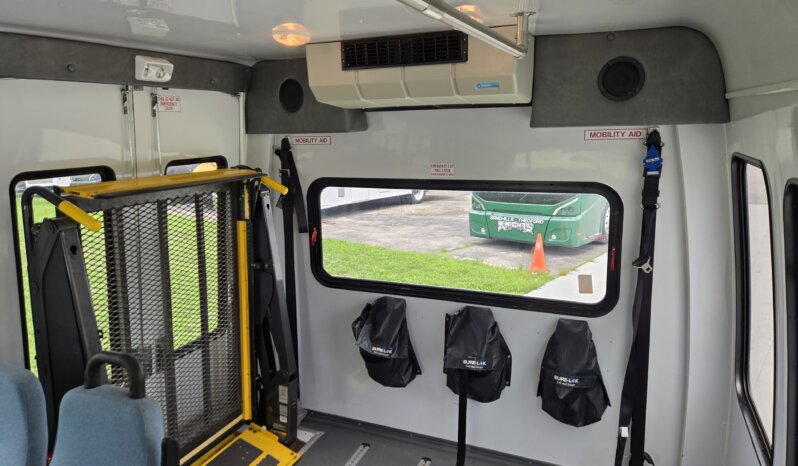 2010 Ford E450 Shuttle w/Handi 10pass 74Kmi full