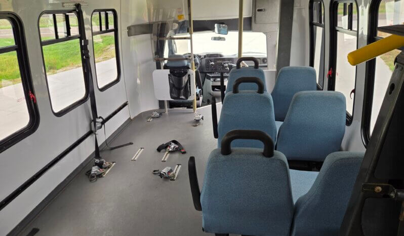 2010 Ford E450 Shuttle w/Handi 10pass 74Kmi full