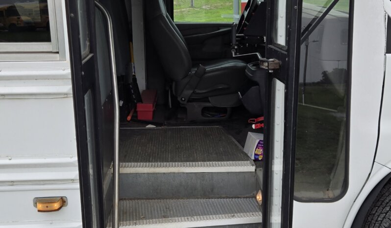 2003 Chevrolet Express Mini Bus 14pass/ 68Kmi full