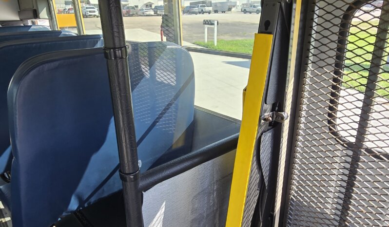 2016 Thomas GMC 4500 Mini w/ Air & Handi full