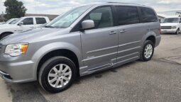 2016 Chrysler Town & Country Touring Wheelchair Accessibility Conv. full
