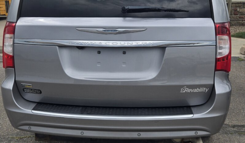 2016 Chrysler Town & Country Touring Wheelchair Accessibility Conv. full