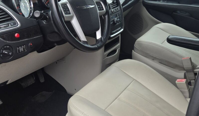 2016 Chrysler Town & Country Touring Wheelchair Accessibility Conv. full
