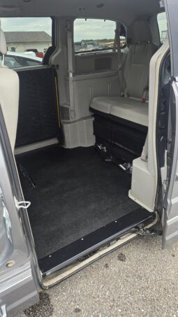 2016 Chrysler Town & Country Touring Wheelchair Accessibility Conv. full