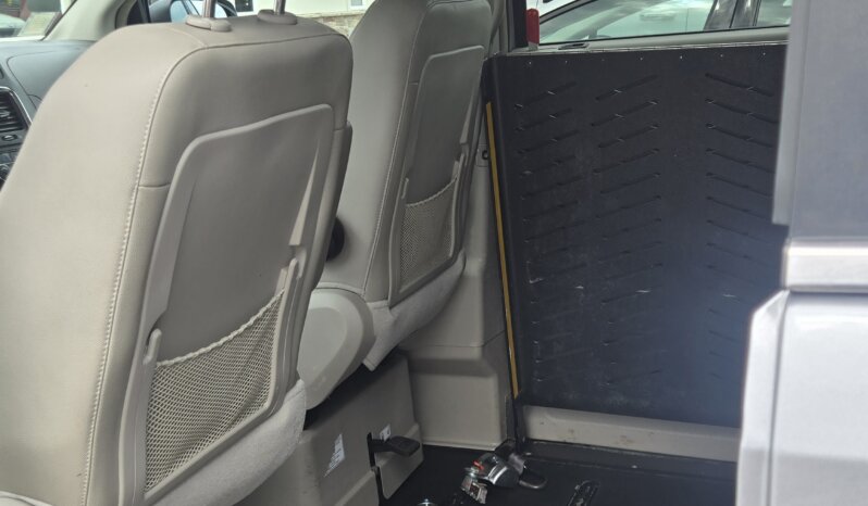 2016 Chrysler Town & Country Touring Wheelchair Accessibility Conv. full