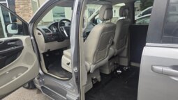 2016 Chrysler Town & Country Touring Wheelchair Accessibility Conv. full