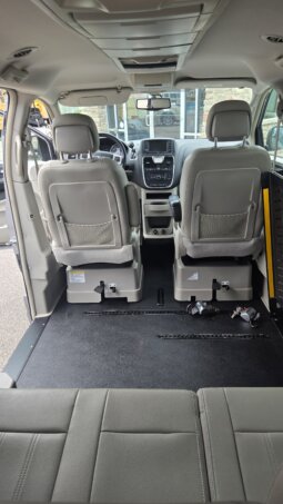 2016 Chrysler Town & Country Touring Wheelchair Accessibility Conv. full