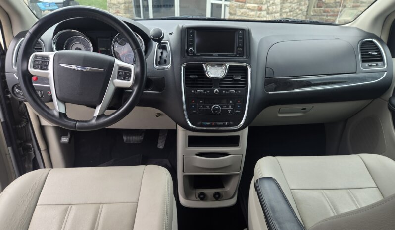 2016 Chrysler Town & Country Touring Wheelchair Accessibility Conv. full