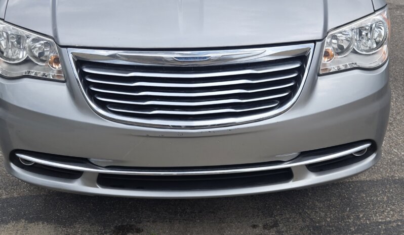 2016 Chrysler Town & Country Touring Wheelchair Accessibility Conv. full