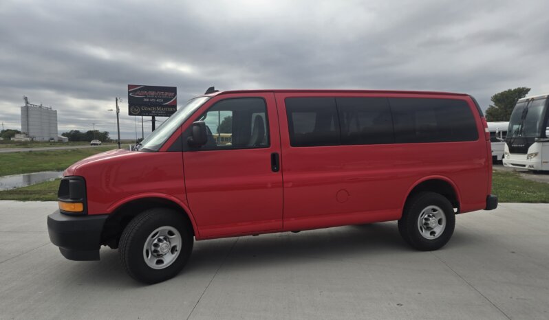 2017 Chevrolet Express 2500 8pass/ 33kmi. full