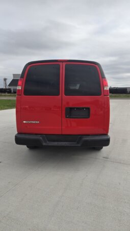 2017 Chevrolet Express 2500 8pass/ 33kmi. full