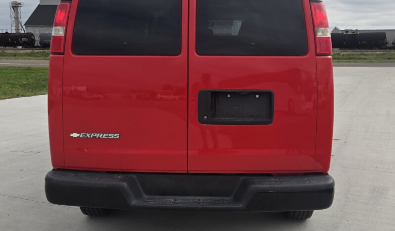 2017 Chevrolet Express 2500 8pass/ 33kmi. full