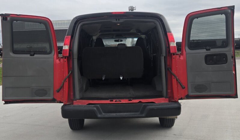 2017 Chevrolet Express 2500 8pass/ 33kmi. full