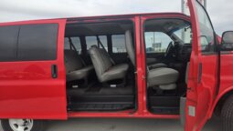 2017 Chevrolet Express 2500 8pass/ 33kmi. full