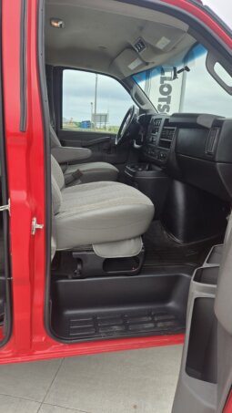 2017 Chevrolet Express 2500 8pass/ 33kmi. full
