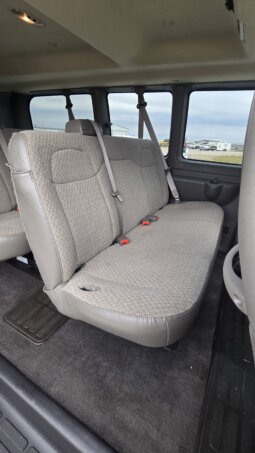 2017 Chevrolet Express 2500 8pass/ 33kmi. full
