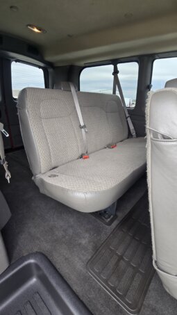 2017 Chevrolet Express 2500 8pass/ 33kmi. full