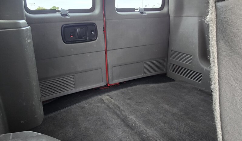2017 Chevrolet Express 2500 8pass/ 33kmi. full
