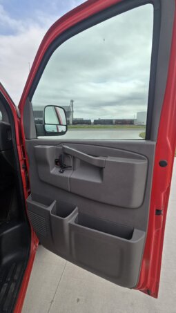 2017 Chevrolet Express 2500 8pass/ 33kmi. full