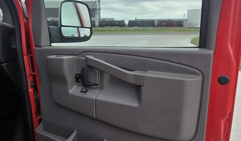 2017 Chevrolet Express 2500 8pass/ 33kmi. full
